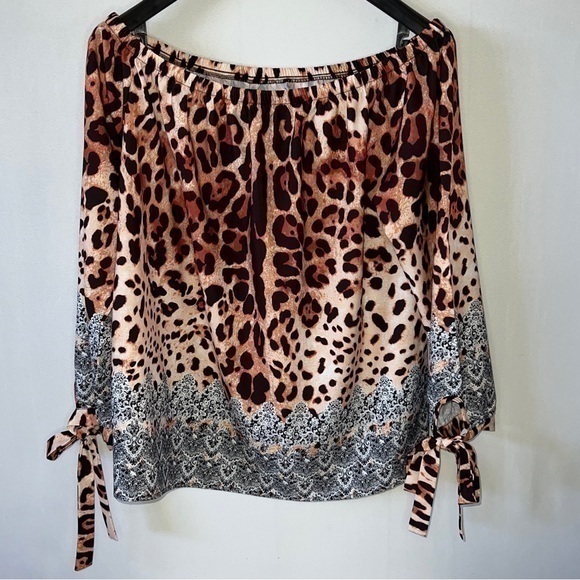 SHEIN Tops - Shein Curve plus size 1X Animal print peasant top 3/4 sleeve tie sleeves unique.